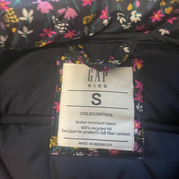 GAP Kids Floral Puffer Vest - Picture 4 of 4